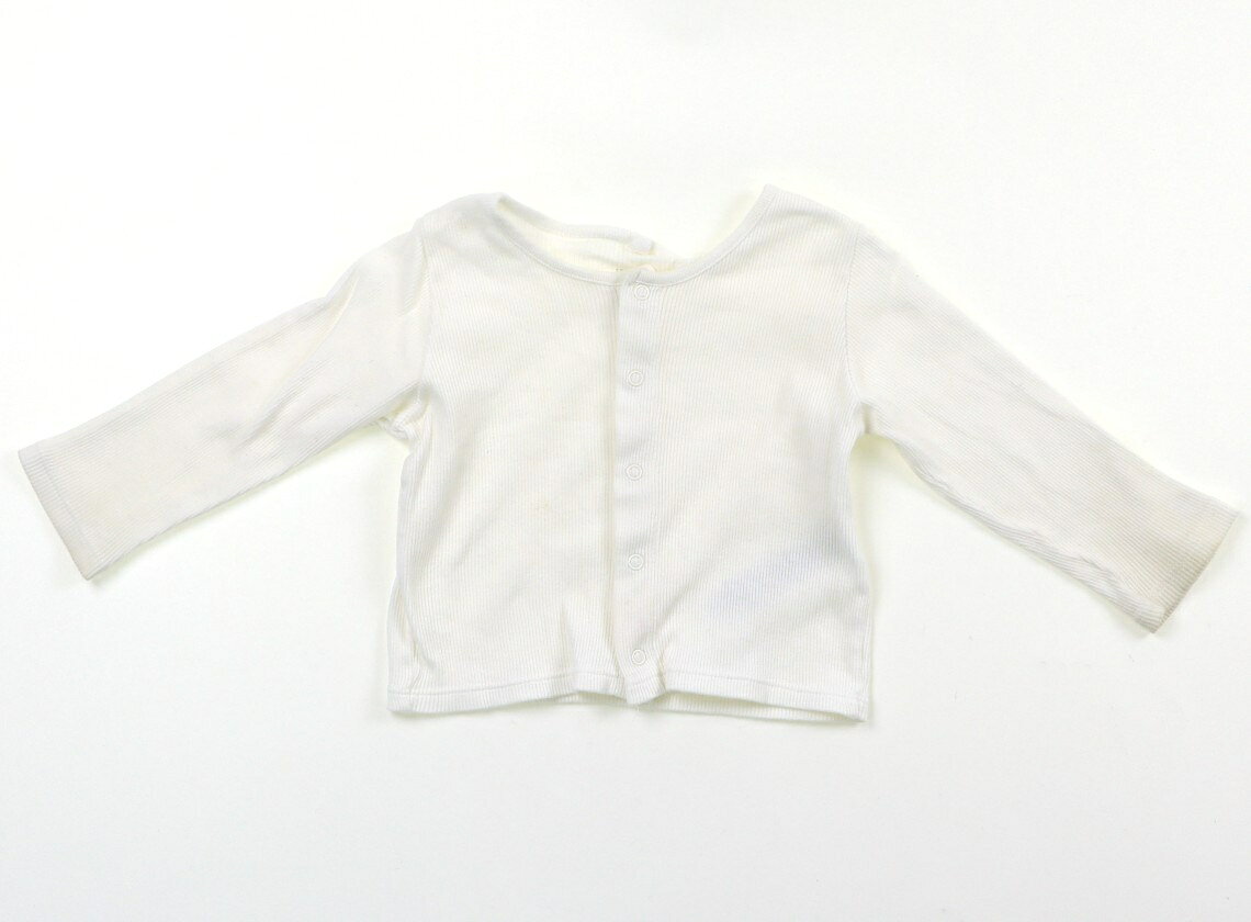 　ブランド 　PETIT BATEAU(プチバトー) 　カテゴリー 　カーディガン 　サイズ 　70サイズ 　色 　オフホワイト 　状態 　★★ 　記名 　なし 　ジャンル 　Girl 実際のサイズ表記は74cm。リブカットソー生地、スナップボタン留め。胸と袖の広範囲に薄い茶色の汚れが見受けられます。外遊びや洗い替え用にいかがでしょうか？ ＊【状態】【サイズ】に関しての詳しい説明はこちら