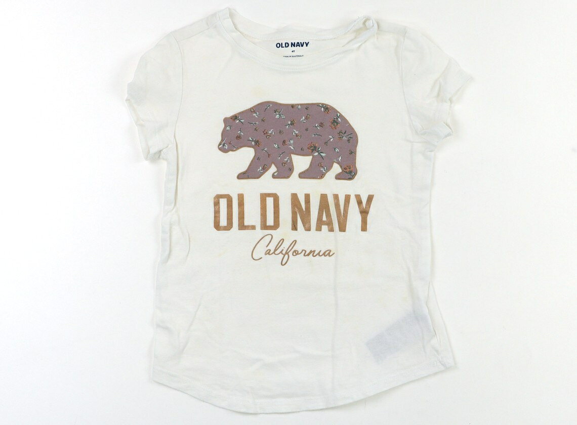 　ブランド 　OLDNAVY(オールドネイビー) 　カテゴリー 　Tシャツ・カットソー 　サイズ 　100サイズ 　色 　ホワイト 　状態 　★★（返品不可） 　記名 　なし 　ジャンル 　Girl 実際のサイズ表記は4T。天竺コットン。前身頃には食べこぼしの様なシミ跡があります。外遊び用としていかがでしょうか？ ＊【状態】【サイズ】に関しての詳しい説明はこちら