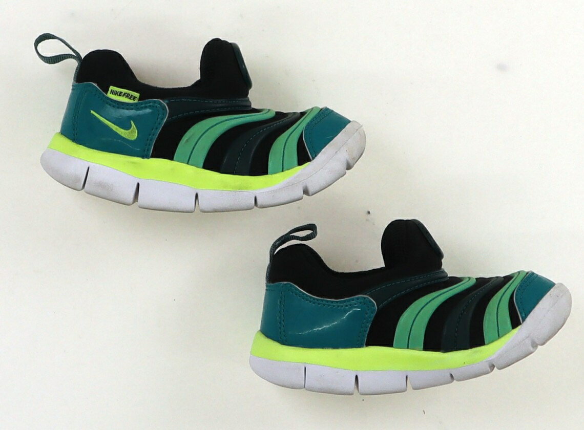 ナイキ NIKE スニーカー 靴13cm〜 男の子 ブラック・グリーン系 子供服 ベビー服 キッズ アウトレット ユーズド 【中古】キッズ・ベビー・マタニティ 3