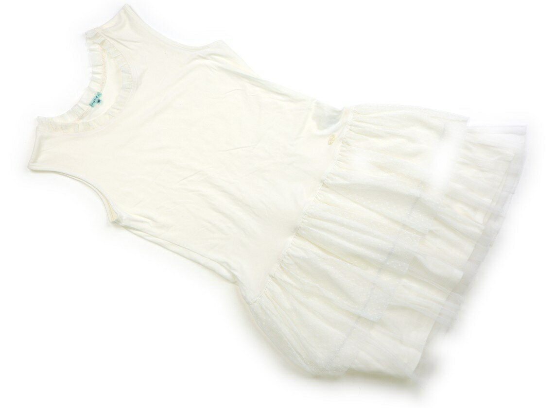 　ブランド 　Tocca(トッカ) 　カテゴリー 　ワンピース 　サイズ 　160サイズ 　色 　白・チュール 　状態 　★★★ 　記名 　なし 　ジャンル 　Girl 綿・ポリウレタンのカットソー。襟口と裾にチュール付き。やや毛羽立ちがあ...