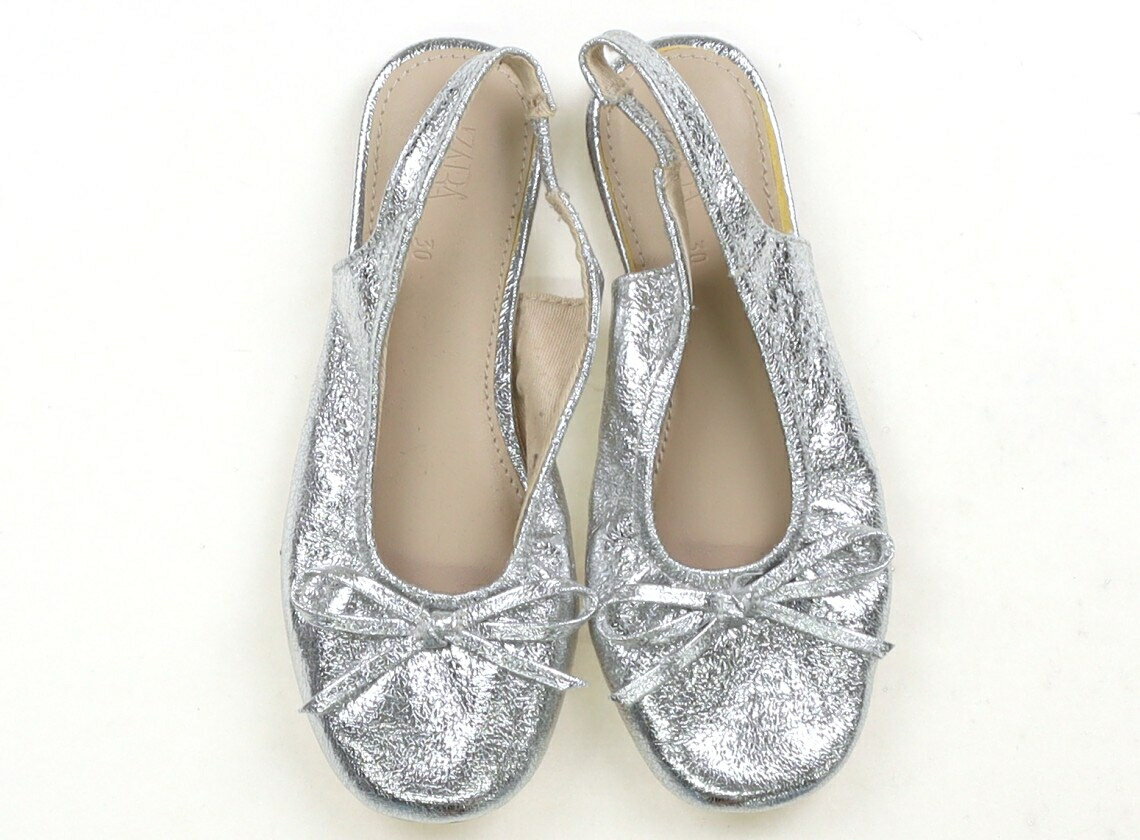 Casual Shoes - ザラ ZARA フラットシューズ・スリッポン 靴19cm〜 女の子 シルバー 子供服 ベビー服 キッズ アウトレット ユーズド 【中古】キッズ・ベビー・マタニティ