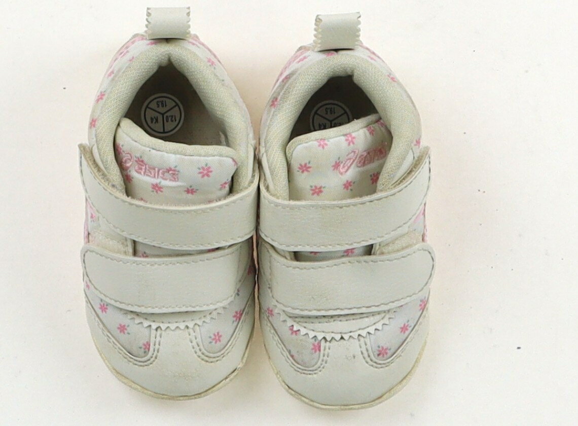 アシックス Asics スニーカー 靴12cm〜 女の子 オフホワイト　ピンク　花柄 子供服 ベビー服 キッズ アウトレット ユーズド 【中古】キッズ・ベビー・マタニティ