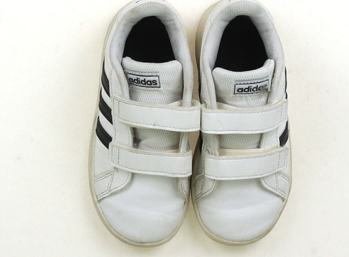 アディダス Adidas スニーカー 靴16cm〜 男の子 ホワイト・ブラック 子供服 ベビー服 キッズ アウトレット ユーズド 【中古】キッズ・ベビー・マタニティ