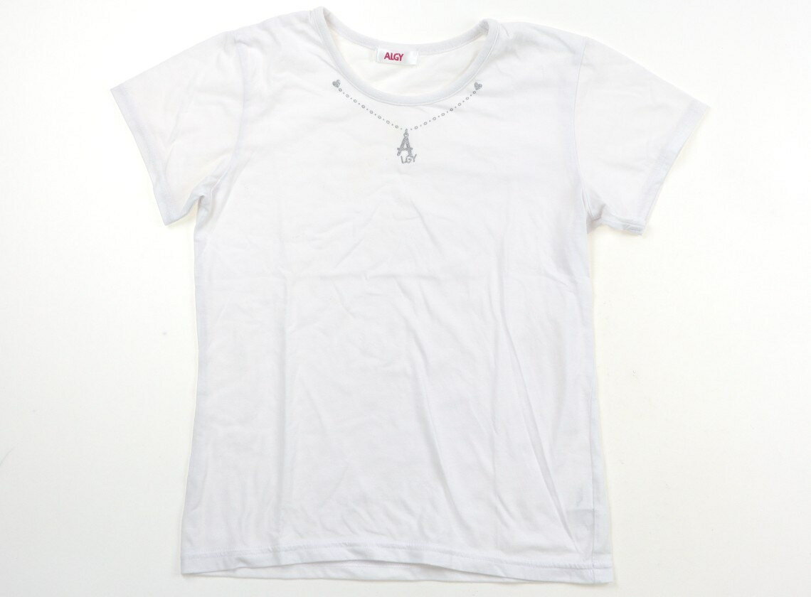　ブランド 　Armani(アルマーニ) 　カテゴリー 　Tシャツ・カットソー 　サイズ 　160サイズ 　色 　オフホワイト・タワープリント 　状態 　★★★ 　記名 　なし 　ジャンル 　Girl 実際のサイズ表記はMです。バストにシミ、後身頃に薄汚れがありますが、まだ活躍してくれそうです。 ＊【状態】【サイズ】に関しての詳しい説明はこちら