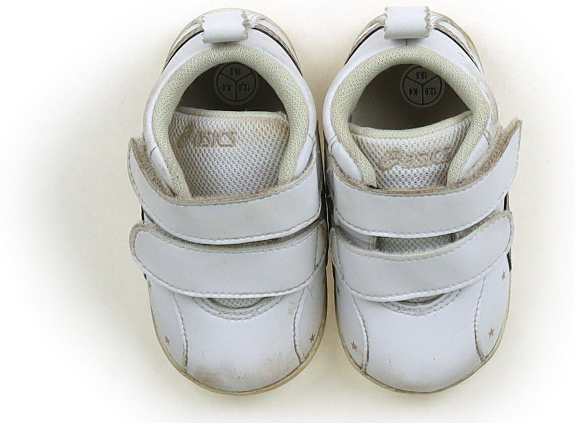 　ブランド 　Asics(アシックス) 　カテゴリー 　スニーカー 　サイズ 　靴12cm〜 　色 　ホワイト 　状態 　★★ 　記名 　なし 　ジャンル 　Boy 実際のサイズ表記は12cm。マジックテープに芝のような付着物あり。つま先に擦れあり。全体的に薄汚れていますが、まだまだお使いいただけます。 ＊【状態】【サイズ】に関しての詳しい説明はこちら
