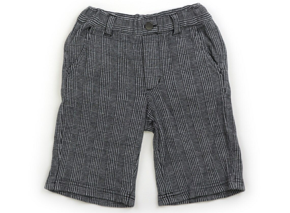 　ブランド 　BeBe(べべ) 　カテゴリー 　ハーフパンツ 　サイズ 　100サイズ 　色 　モノトーンチェック 　状態 　★★★ 　記名 　なし 　ジャンル 　Boy カットソー。全体的に使用感がありますが、特に目立つ汚れはなくまだお使い頂けそうです。ウエストは総ゴムです。 ＊【状態】【サイズ】に関しての詳しい説明はこちら