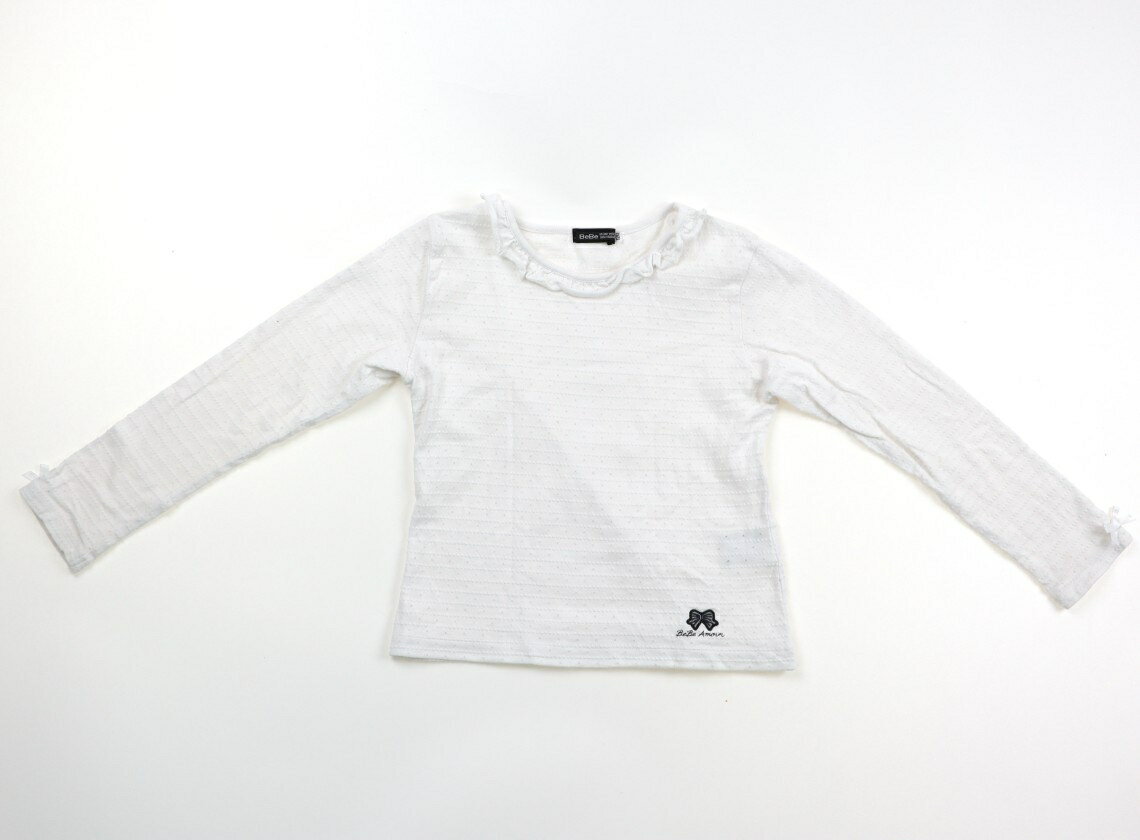 　ブランド 　BeBe(べべ) 　カテゴリー 　Tシャツ・カットソー 　サイズ 　120サイズ 　色 　ホワイト 　状態 　★★ 　記名 　なし 　ジャンル 　Girl 綿・ナイロンのパターンメッシュカットソー地で、ドットに透けるデザインで...