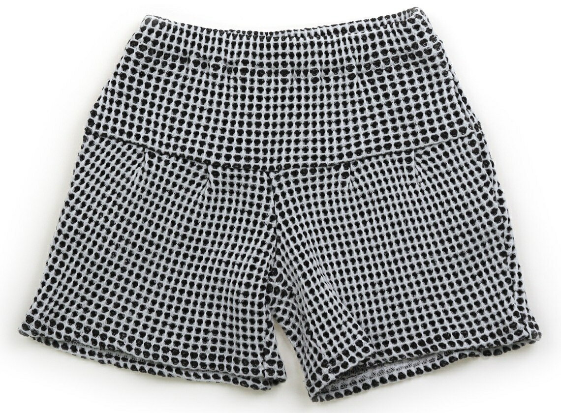 　ブランド 　BeBe(べべ) 　カテゴリー 　キュロット 　サイズ 　130サイズ 　色 　黒白 　状態 　★★★ 　記名 　あり（タグ） 　ジャンル 　Girl コットンやポリエステル配合生地、ウエストは総ゴムです。少し毛羽立ちあります...