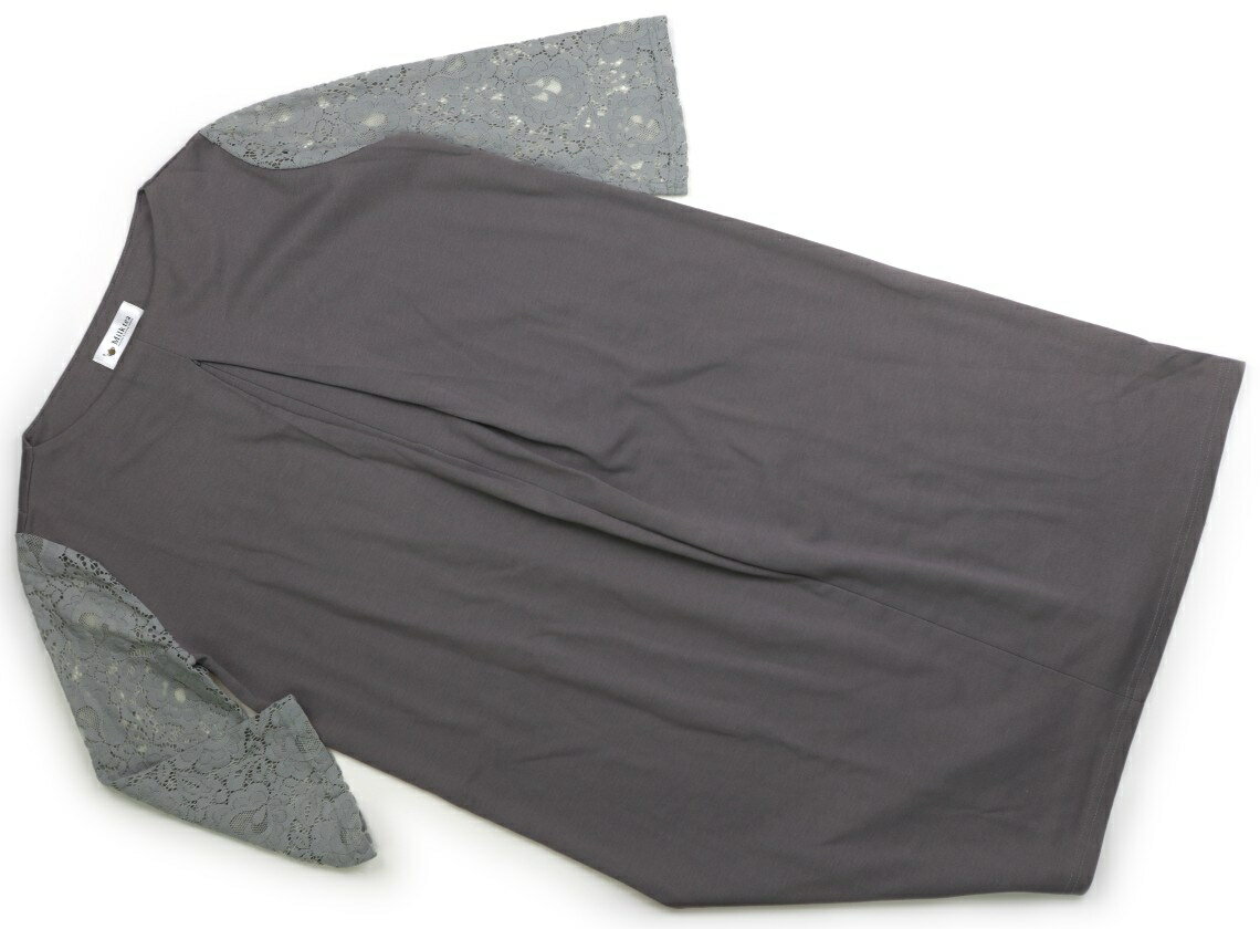 　ブランド 　Milk Tea(ミルクティー) 　カテゴリー 　マタニティワンピース 　サイズ 　ママ向けアイテム 　色 　グレー、ブルーグレーのレース 　状態 　★★★★ 　記名 　なし 　ジャンル 　Mother サイズ表記はありませんが実寸は、肩幅約37.6 cm、サイドネックポイントから総丈約96.5 cm、胸囲約51.7cm(×2平置き実寸)、袖丈約40.7cm。カットソー生地で、袖は透け感があるレース生地です。胸の真ん中に授乳口である縦向きファスナーがあります。使用感はありますが、きれいな状態です。 ＊【状態】【サイズ】に関しての詳しい説明はこちら