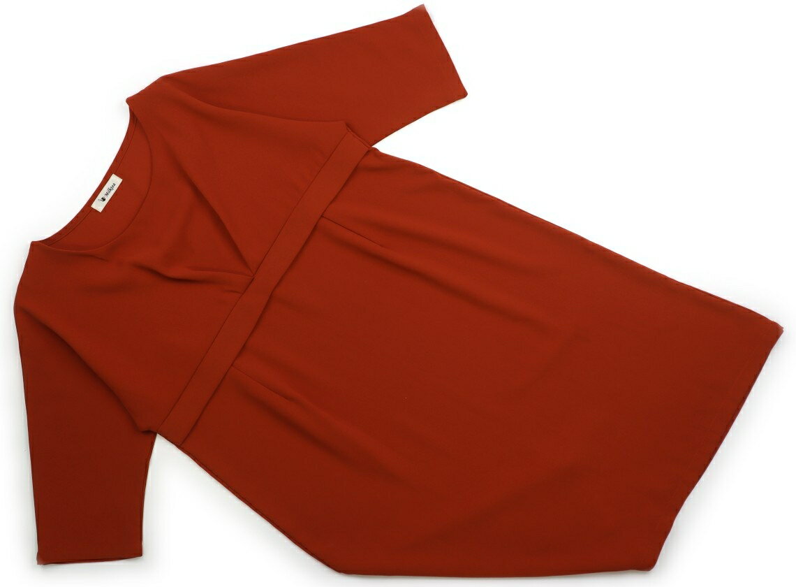 　ブランド 　Milk Tea(ミルクティー) 　カテゴリー 　マタニティワンピース 　サイズ 　ママ向けアイテム 　色 　オレンジ 　状態 　★★ 　記名 　なし 　ジャンル 　Mother サイズ表記はありませんが、実寸では裄丈約53.6 cm、胸囲約48cm、後中心のネックポイントから着丈約93.6cm。ポリエステル素材で、胸に授乳口の横向きファスナーがあります。前のスカート部分に黒い牛ウシミがありますが、普段使いにいかがでしょうか。 ＊【状態】【サイズ】に関しての詳しい説明はこちら