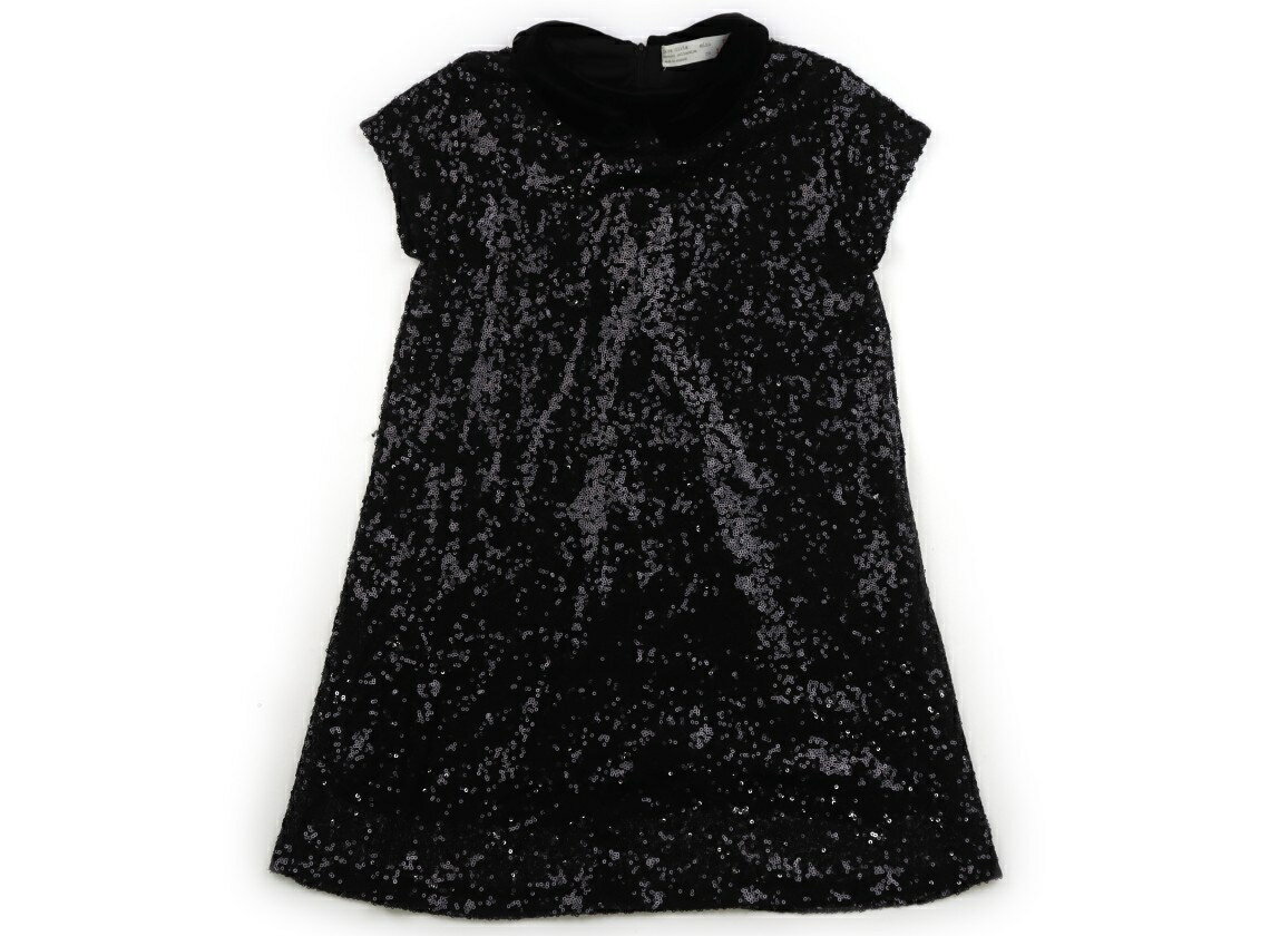 　ブランド 　ZARA(ザラ) 　カテゴリー 　ワンピース 　サイズ 　120サイズ 　色 　ブラック、スパンコール 　状態 　★★★ 　記名 　なし 　ジャンル 　Girl 実際のサイズ表記は128cm。全体にスパンコール、襟はベロア生地です。背中ファスナー。使用感ありますがまだお使いいただけそうです。 ＊【状態】【サイズ】に関しての詳しい説明はこちら