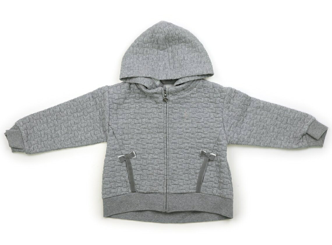 　ブランド 　Kumikyoku(組曲) 　カテゴリー 　パーカー 　サイズ 　110サイズ 　色 　グレー 　状態 　★★★ 　記名 　なし 　ジャンル 　Girl フードの取り外しが可能です。全体に毛羽立ちがあります。サッカー調生地。ややリブ部分ヨレ感あります。目立つ汚れはなく、まだまだ普段着として活躍してくれそうです。 ＊【状態】【サイズ】に関しての詳しい説明はこちら