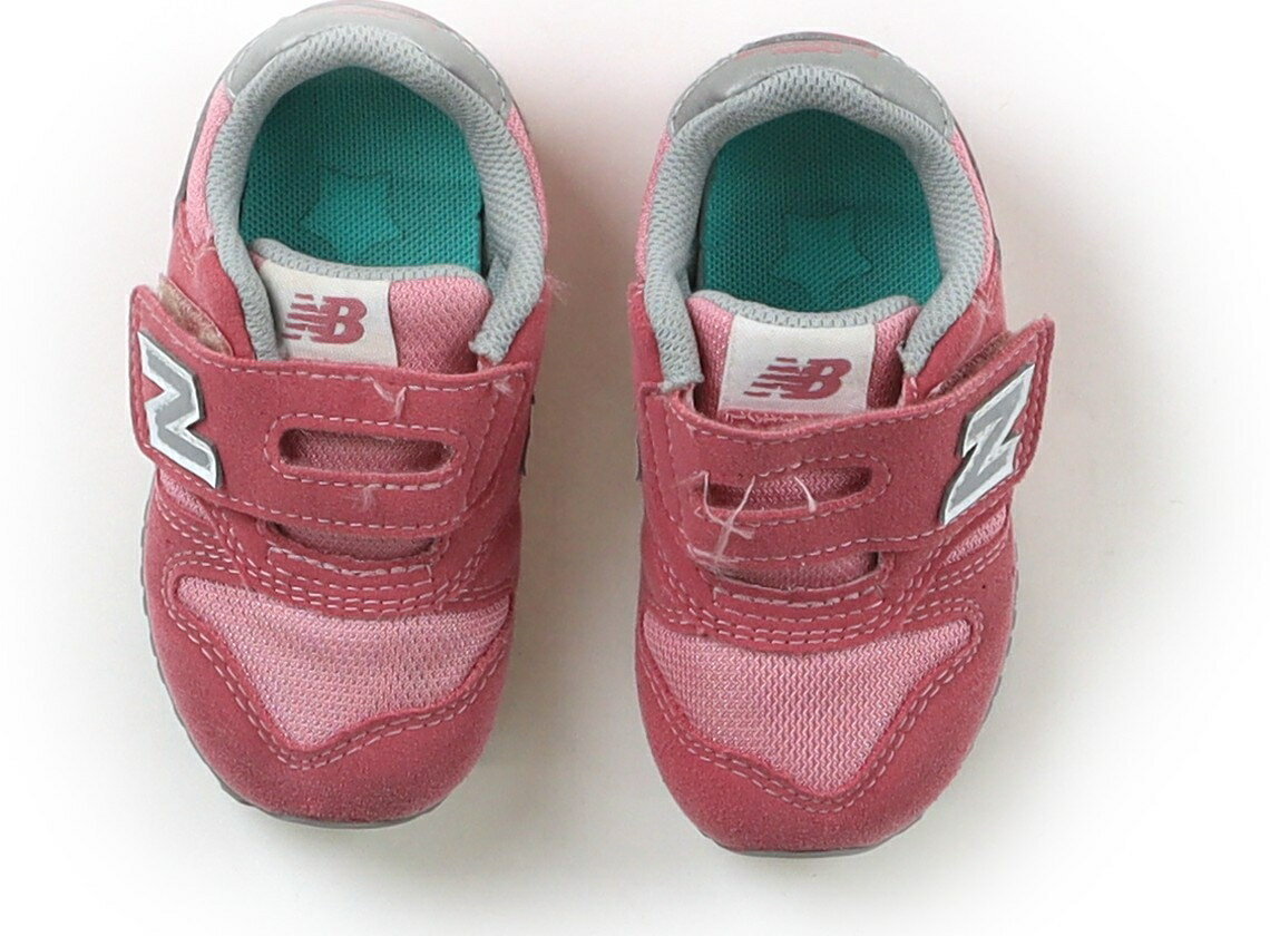 　ブランド 　New Balance(ニューバランス) 　カテゴリー 　スニーカー 　サイズ 　靴13cm〜 　色 　ピンク 　状態 　★★★ 　記名 　なし 　ジャンル 　Girl 実際のサイズ表記は13cm。全体に使用感はありますが、まだまだお使い頂けます。マジックテープのベルト部分の糸が一部ほつれています。 ＊【状態】【サイズ】に関しての詳しい説明はこちら