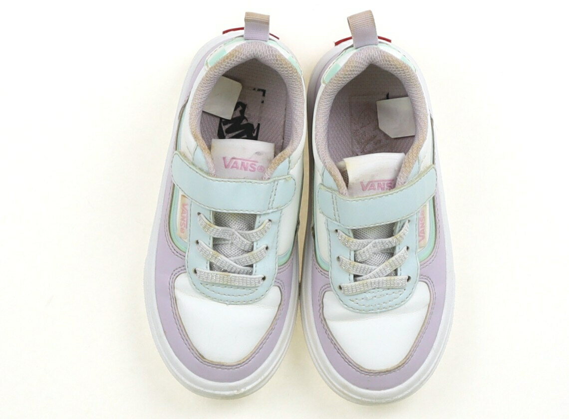 　ブランド 　VANS(ヴァンズ) 　カテゴリー 　スニーカー 　サイズ 　靴17cm〜 　色 　白・パープル・エメラルドグリーン 　状態 　★★ 　記名 　なし 　ジャンル 　Girl 全体に汚れがあります。洗い替え用にいかがでしょうか。実際のサイズ表記は17cmです。 ＊【状態】【サイズ】に関しての詳しい説明はこちら