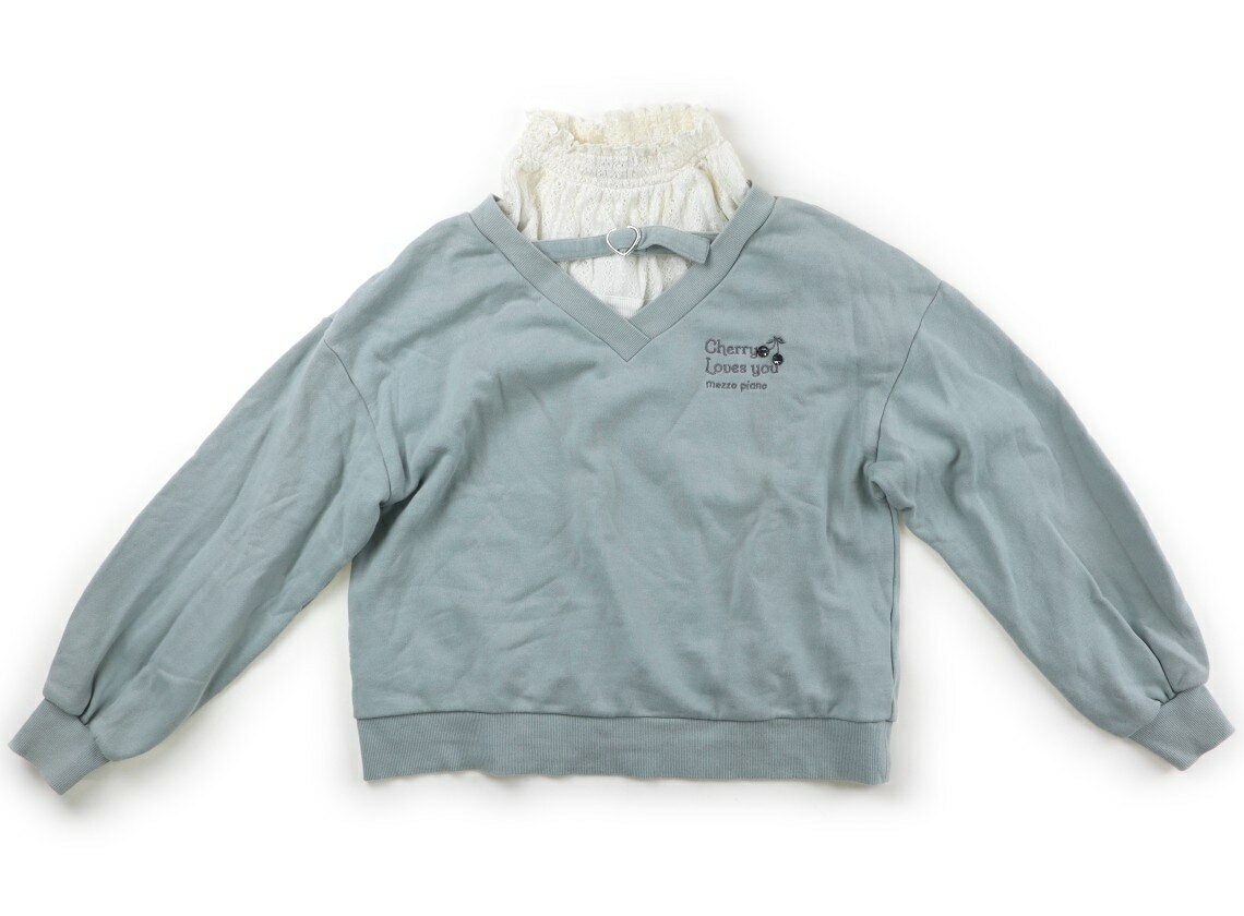 　ブランド 　mezzo piano(メゾピアノ) 　カテゴリー 　トレーナー・プルオーバー 　サイズ 　150サイズ 　色 　くすみブルーホワイト 　状態 　★★ 　記名 　なし 　ジャンル 　Girl トレーナーとカットソーインナーのセット。それぞれ単品でも着用可能。トレーナーは若干の色褪せあり。インナーの襟ぐりに茶色い汚れあり。洗いざらし感がありますが、まだまだお使いいただけます。 ＊【状態】【サイズ】に関しての詳しい説明はこちら