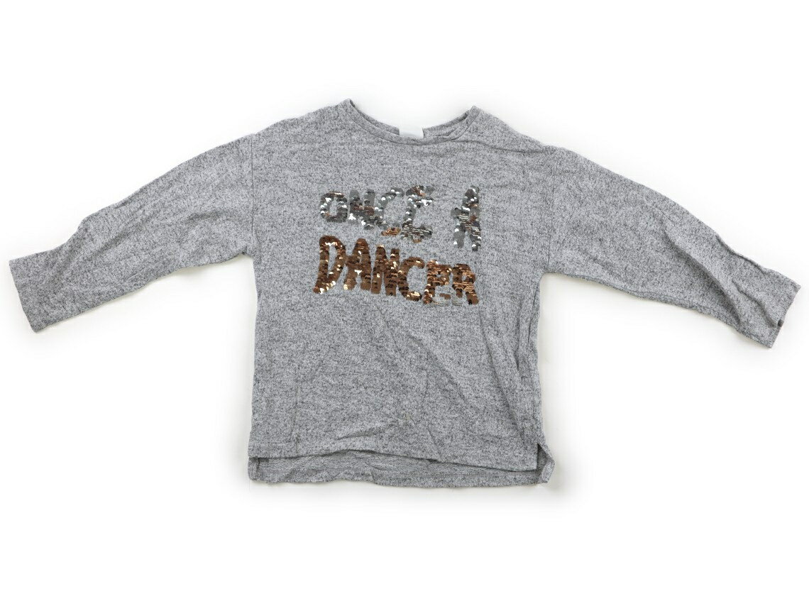　ブランド 　ZARA(ザラ) 　カテゴリー 　ニット・セーター 　サイズ 　120サイズ 　色 　グレーメランジ 　状態 　★★★ 　記名 　なし 　ジャンル 　Girl 実際のサイズ表記は128cmです。レーヨン混のさらっとした素材です。袖口に薄汚れがありますが、まだまだ活躍してくれそうです。 ＊【状態】【サイズ】に関しての詳しい説明はこちら