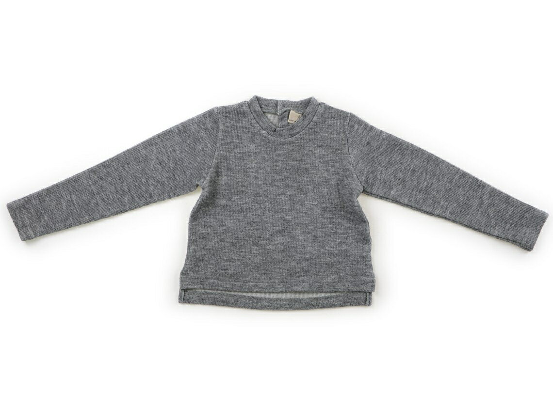 　ブランド 　petit main(プティマイン) 　カテゴリー 　トレーナー・プルオーバー 　サイズ 　120サイズ 　色 　グレー 　状態 　★★★ 　記名 　なし 　ジャンル 　Boy アクリル・ポリエステル・ポリウレタン素材のニット調生地。後ろボタン開き。やや毛羽立ち・洗いざらし感があります。 ＊【状態】【サイズ】に関しての詳しい説明はこちら