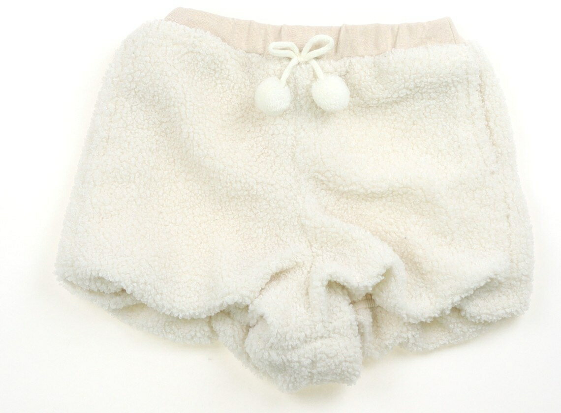 　ブランド 　petit main(プティマイン) 　カテゴリー 　ショートパンツ 　サイズ 　80サイズ 　色 　オフホワイト 　状態 　★★★★ 　記名 　なし 　ジャンル 　Girl ボア素材。裏地付き。ウエストは総ゴムです。目立った...