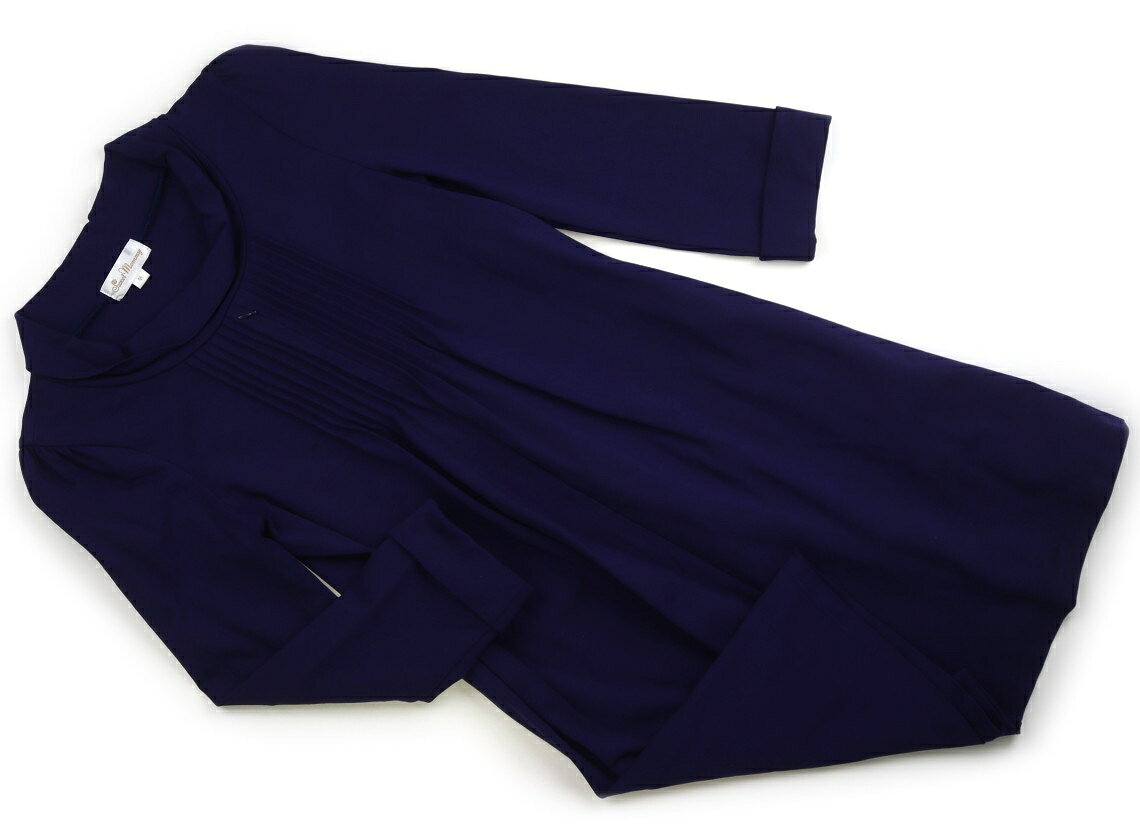 　ブランド 　Sweet Mommy(スウィートマミー) 　カテゴリー 　マタニティワンピース 　サイズ 　ママ向けアイテム 　色 　ネイビー 　状態 　★★★ 　記名 　なし 　ジャンル 　Mother 実際のサイズ表記はMですが実寸は、肩幅約37 cm、サイドネックポイントから総丈約90.7 cm、胸囲約43cm(×2平置き実寸)、袖丈約54.8cm。厚手のカットソー生地です。胸の真ん中に授乳口の縦向きファスナーがあり、左脇にもファスナーがあります。使用感はありますが、目立つ汚れはなくまだまだお使い頂けそうです。 ＊【状態】【サイズ】に関しての詳しい説明はこちら