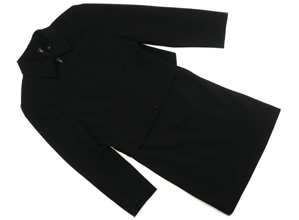 　ブランド 　Ralph Lauren(ラルフローレン) 　カテゴリー 　フォーマルウェア 　サイズ 　140サイズ 　色 　ブラック 　状態 　★★★ 　記名 　なし 　ジャンル 　Girl 2点セット。ジャケットはポケットあり、 肩パッドあり、 総裏地、 素材はウール・ポリウレタン、無地、ジップアップタイプ。ジャンパースカートは両サイドポケットあり、裏地スカート部分のみあり、ジャケットと同素材。背中ファスナー。ジャケット袖に白い汚れがうっすらとあり繊維の付着がありますがまだお使いいただけそうです。 ＊【状態】【サイズ】に関しての詳しい説明はこちら