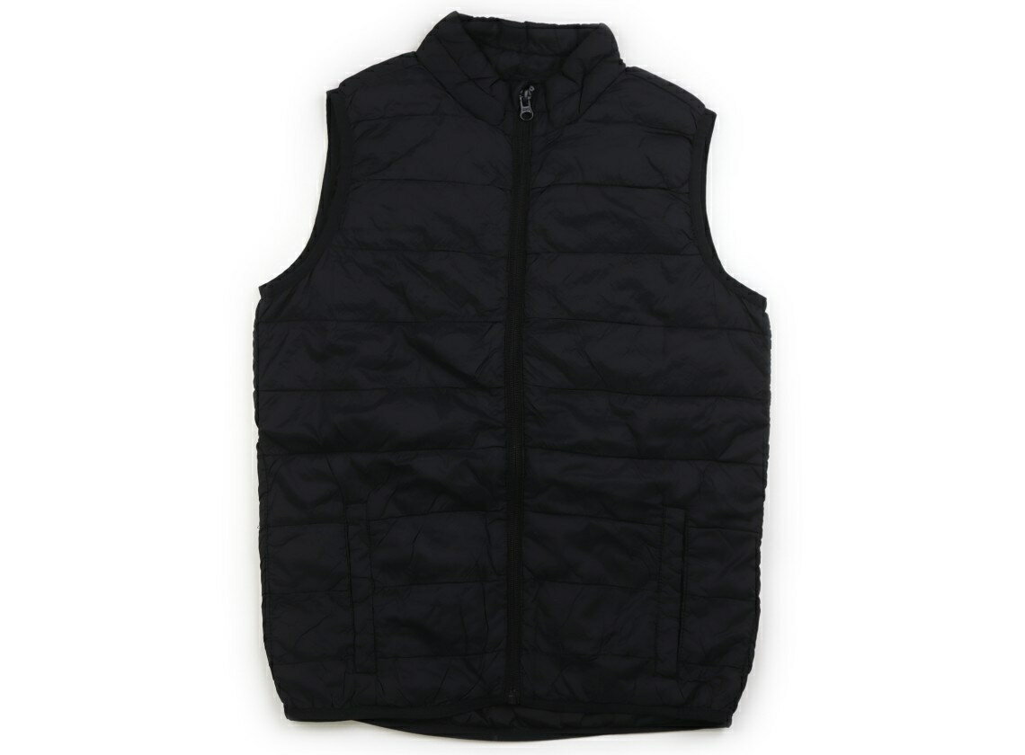 　ブランド 　OLDNAVY(オールドネイビー) 　カテゴリー 　ベスト 　サイズ 　150サイズ 　色 　ブラック 　状態 　★★ 　記名 　あり（タグ） 　ジャンル 　Boy 実際のサイズ表記はL(10-12)です。ブランドタグに記名跡あるため、星を一つ減らしています。若干シワがありますが、目立つ汚れはありません。ポリエステル生地のポリエステル薄綿キルト加工です。前ファスナー開き。 ＊【状態】【サイズ】に関しての詳しい説明はこちら