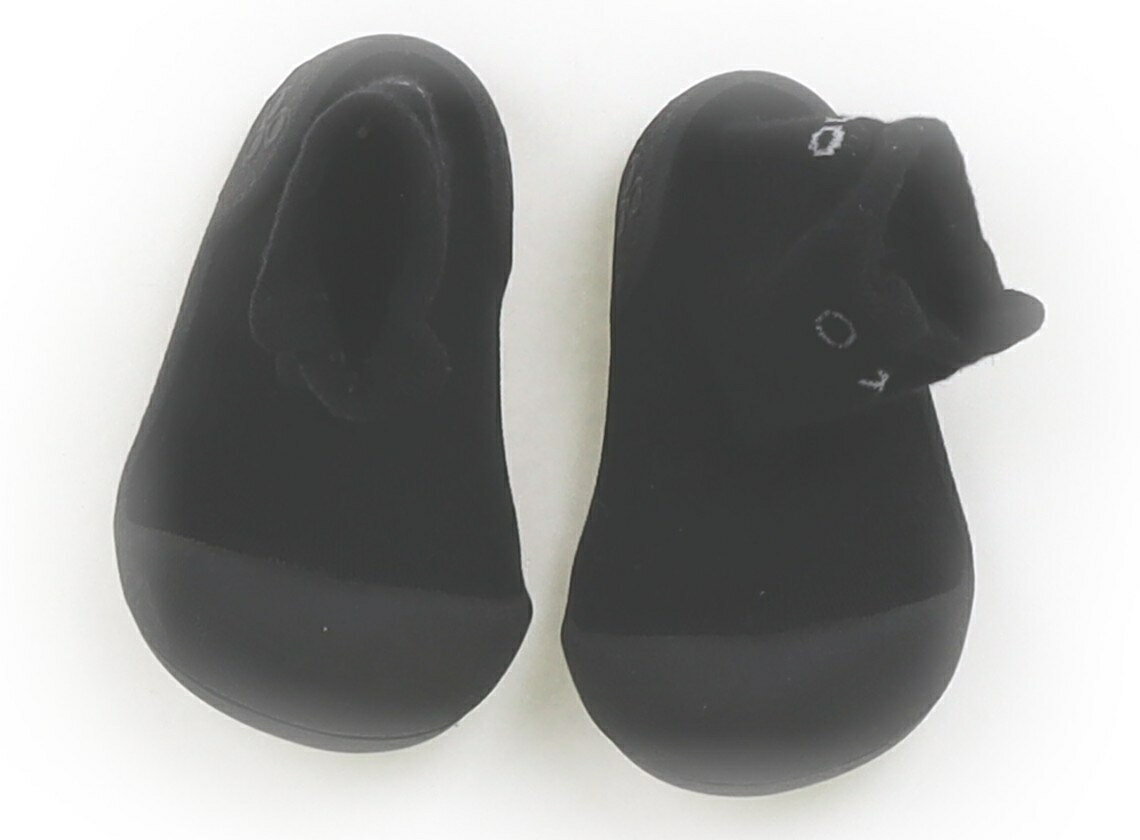 　ブランド 　Attipas(アティパス) 　カテゴリー 　スニーカー 　サイズ 　靴ベビー12cm以下 　色 　黒、白い英文字 　状態 　★★★ 　記名 　なし 　ジャンル 　Boy 実際のサイズ表記は11.5cmです。使用感はありますが...