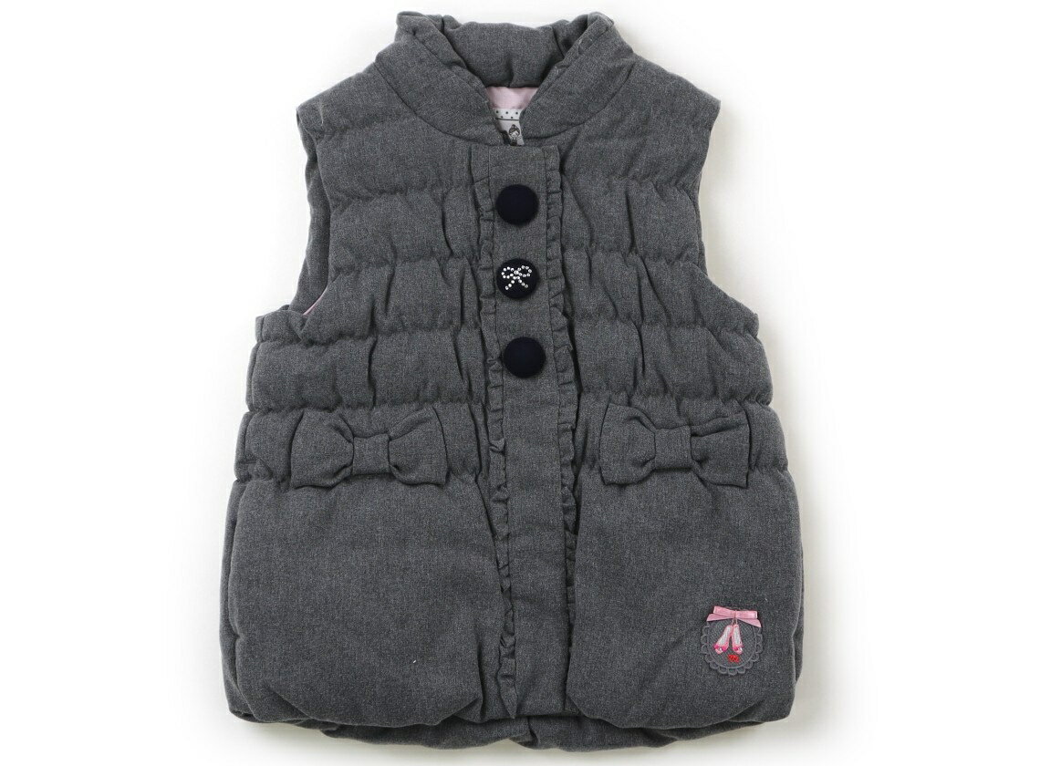 　ブランド 　miki HOUSE(ミキハウス) 　カテゴリー 　ベスト 　サイズ 　100サイズ 　色 　グレー 　状態 　★★★ 　記名 　なし 　ジャンル 　Girl ポリエステルカットソー。中綿はダウンフェザーです。裾はバルーンデザイン。毛羽立ちがありますが、特に目立つ汚れはなくまだお使い頂けそうです。 ＊【状態】【サイズ】に関しての詳しい説明はこちら