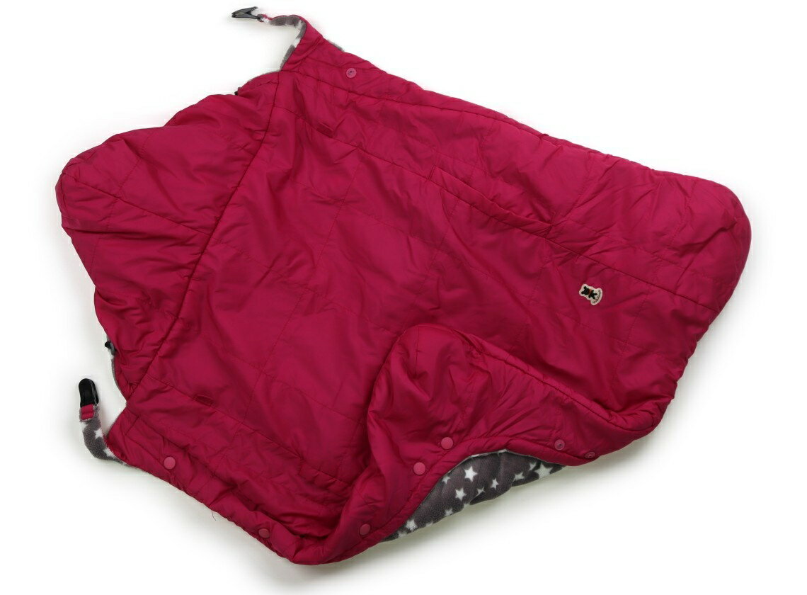 　ブランド 　miki HOUSE(ミキハウス) 　カテゴリー 　フットマフ・レインカバー・ベビーカー小物 　サイズ 　ベビー用品 　色 　フューシャピンク、グレー、白い星柄 　状態 　★★★★ 　記名 　なし 　ジャンル 　Girl フードを除いた縦約64cm、下の方の横幅約66cmです。リバーシブル仕様でナイロン素材とボア生地です。使用感はありますが、きれいな状態です。 ＊【状態】【サイズ】に関しての詳しい説明はこちら