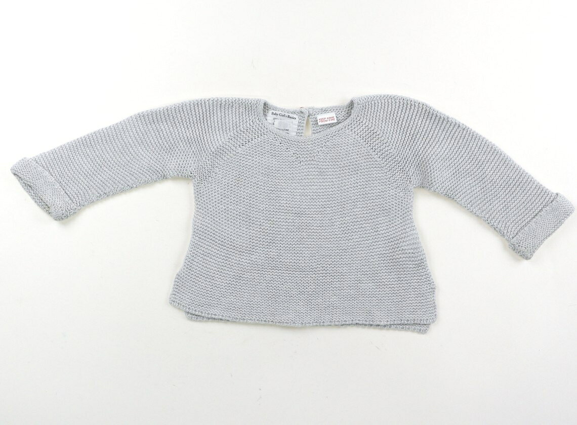 　ブランド 　ZARA(ザラ) 　カテゴリー 　ニット・セーター 　サイズ 　80サイズ 　色 　ライトグレー 　状態 　★★ 　記名 　あり（タグ） 　ジャンル 　Girl 実際のサイズ表記は86cm。コットンのニット。細かい毛玉と毛羽立ち、洗いざらし感がありますが、まだまだお使いいただけます。 ＊【状態】【サイズ】に関しての詳しい説明はこちら