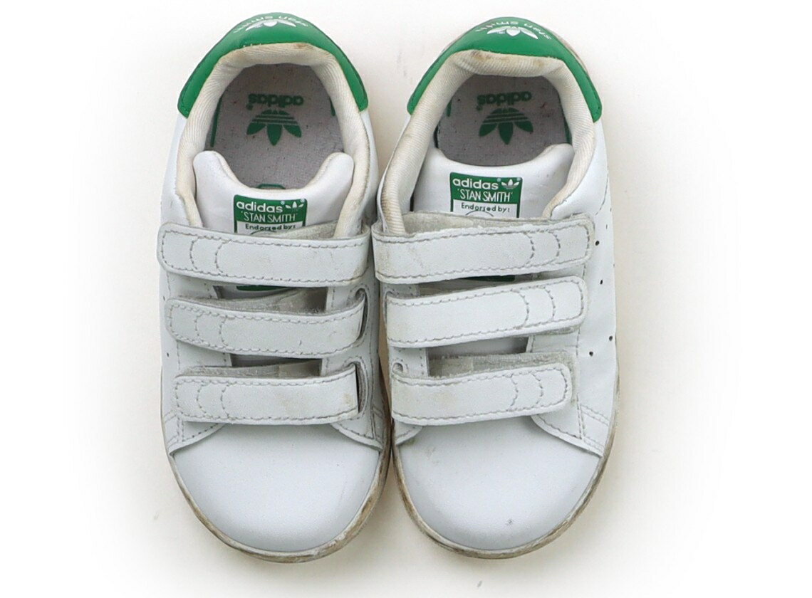 　ブランド 　Adidas(アディダス) 　カテゴリー 　スニーカー 　サイズ 　靴15cm〜 　色 　オフ・グリーン 　状態 　★★★ 　記名 　なし 　ジャンル 　Boy 15.0cmです。ソール全体に土汚れあが目立ちます。インソールに毛羽の付着あり。アッパー・かかとに薄汚れあり。まだお使いいただけそうです。 ＊【状態】【サイズ】に関しての詳しい説明はこちら