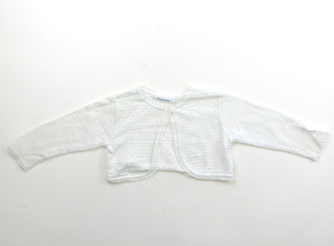 　ブランド 　familiar(ファミリア) 　カテゴリー 　カーディガン 　サイズ 　80サイズ 　色 　白 　状態 　★★★ 　記名 　なし 　ジャンル 　Girl 綿。全体的に使用感がありますが目立つ汚れはなくまだまだお使い頂けそうです。 ＊【状態】【サイズ】に関しての詳しい説明はこちら