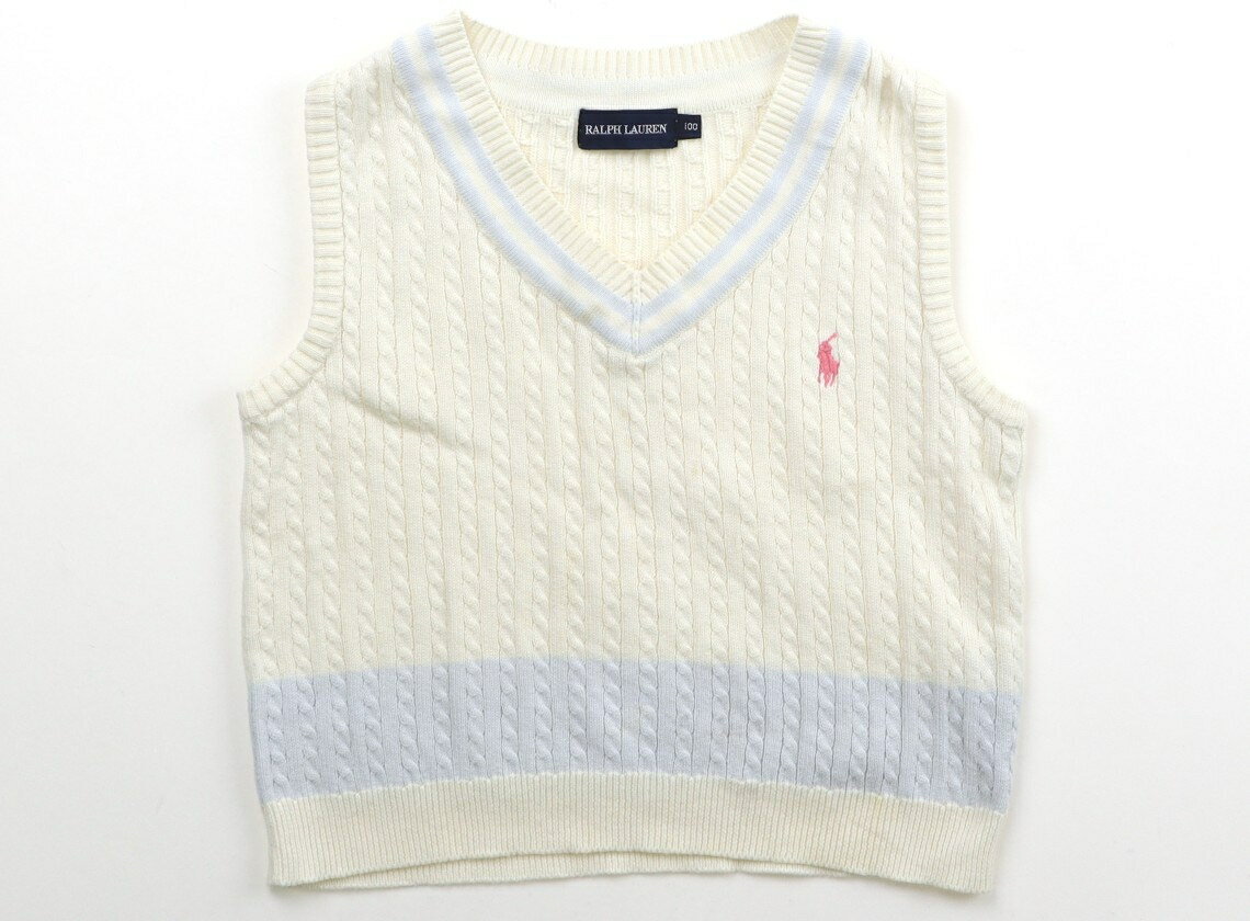　ブランド 　Ralph Lauren(ラルフローレン) 　カテゴリー 　ベスト 　サイズ 　100サイズ 　色 　白　ブルー 　状態 　★★（返品不可） 　記名 　なし 　ジャンル 　Girl 薄手のコットンニット。襟元や裾に薄いシミ、裾に薄い線や2cm程の薄い汚れがあります。 ＊【状態】【サイズ】に関しての詳しい説明はこちら