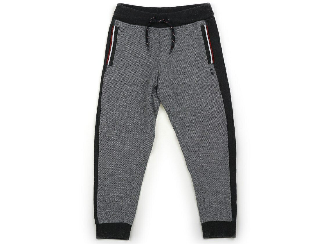 　ブランド 　OBAIBI(オバイビ) 　カテゴリー 　スウェットパンツ 　サイズ 　110サイズ 　色 　グレー、スミ黒、赤 　状態 　★★★ 　記名 　なし 　ジャンル 　Boy OKAIDIです。実際のサイズ表記は116cm。ウエスト...