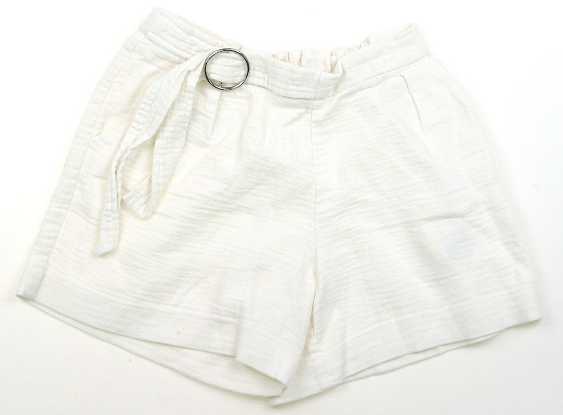 　ブランド 　ZARA(ザラ) 　カテゴリー 　キュロット 　サイズ 　140サイズ 　色 　オフ 　状態 　★★★ 　記名 　なし 　ジャンル 　Girl 実際のサイズ表記は10/140cmです。ウエストは半分ゴムです。脇ファスナーあき。...