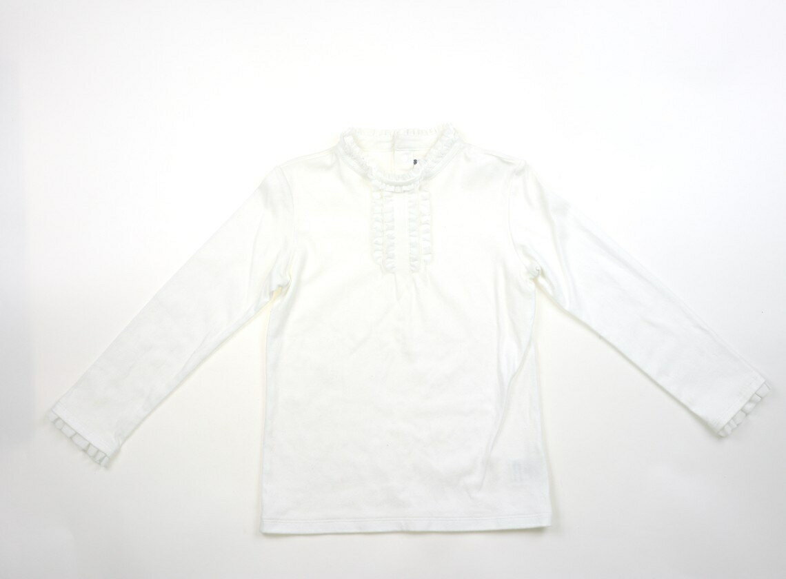 　ブランド 　miki HOUSE(ミキハウス) 　カテゴリー 　Tシャツ・カットソー 　サイズ 　130サイズ 　色 　ホワイト 　状態 　★★★ 　記名 　なし 　ジャンル 　Girl 後ろボタン開き。薄い汚れがいくつか見られ、全体的に毛羽立ちがあります。 ＊【状態】【サイズ】に関しての詳しい説明はこちら