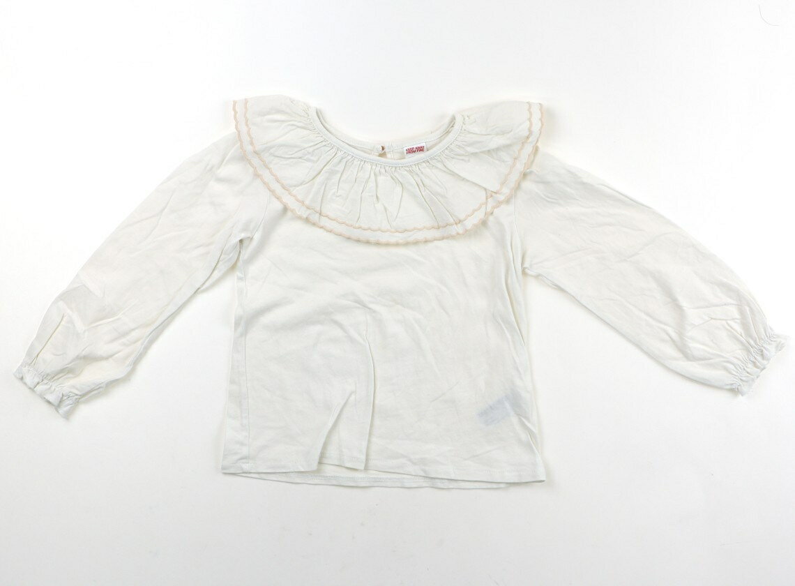 　ブランド 　ZARA(ザラ) 　カテゴリー 　チュニック 　サイズ 　110サイズ 　色 　ホワイト・ベージュ 　状態 　★★（返品不可） 　記名 　なし 　ジャンル 　Girl カットソー。腹部中央に黄色いシミがあります。お手入れ次第でまだお使い頂けそうです。 ＊【状態】【サイズ】に関しての詳しい説明はこちら