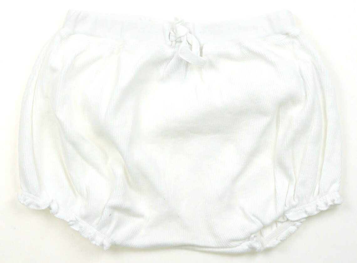 　ブランド 　PETIT BATEAU(プチバトー) 　カテゴリー 　ブルマ・ダイパーカバー 　サイズ 　70サイズ 　色 　ホワイト 　状態 　★★（返品不可） 　記名 　なし 　ジャンル 　Girl 実際のサイズ表記は74cm。ヒップに...