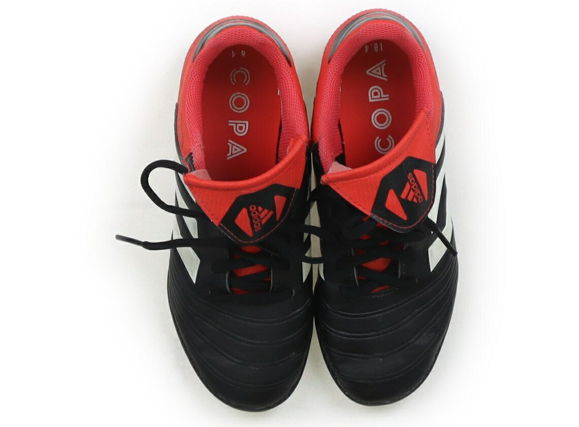 　ブランド 　Adidas(アディダス) 　カテゴリー 　スニーカー 　サイズ 　靴20cm〜 　色 　ブラック・フューシャピンク 　状態 　★★（返品不可） 　記名 　なし 　ジャンル 　Boy 21.5cm。サッカーシューズです。履き口に色あせ、スレあり。型崩れがありますが、まだお使いいただけそうです。 ＊【状態】【サイズ】に関しての詳しい説明はこちら