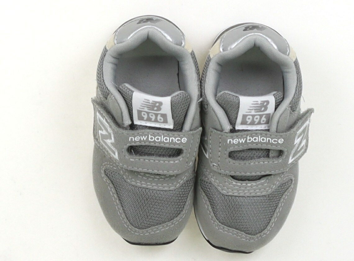 Rakuten - ニューバランス New Balance スニーカー 靴13cm〜 女の子 グレー・シルバー 子供服 ベビー服 キッズ アウトレット ユーズド 【中古】キッズ・ベビー・マタニティ