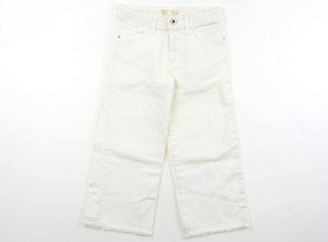 　ブランド 　ZARA(ザラ) 　カテゴリー 　ジーンズ 　サイズ 　120サイズ 　色 　白 　状態 　★★★ 　記名 　なし 　ジャンル 　Girl 実際のサイズ表記は7/122cmです。前ファスナー開きで、サイズ調節ゴム付きです。左足の裾にシミがありますが、全体的には綺麗でまだまだお使いいただけそうです。 ＊【状態】【サイズ】に関しての詳しい説明はこちら