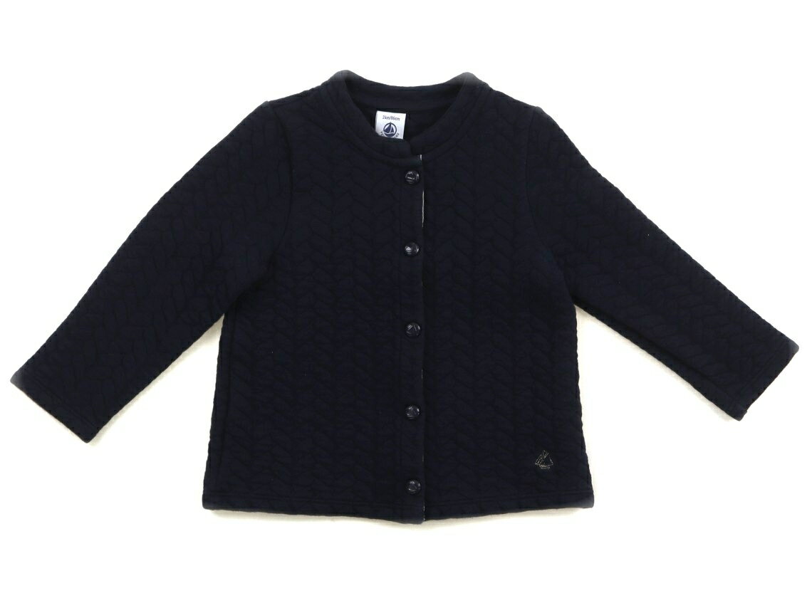 　ブランド 　petit main(プティマイン) 　カテゴリー 　カーディガン 　サイズ 　80サイズ 　色 　ネイビー 　状態 　★★（返品不可） 　記名 　あり（タグ） 　ジャンル 　Girl 実際のサイズ表記は86cm。綿・ポリエステルのキルトのような生地。全体に白っぽい色あせがあり、若干型崩れがあります。まだまだ普段着として活躍してくれそうです。 ＊【状態】【サイズ】に関しての詳しい説明はこちら