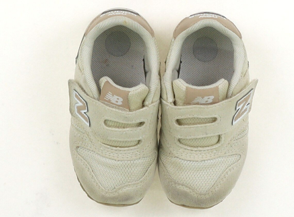Rakuten - ニューバランス New Balance スニーカー 靴13cm〜 女の子 アイボリー 子供服 ベビー服 キッズ アウトレット ユーズド 【中古】キッズ・ベビー・マタニティ