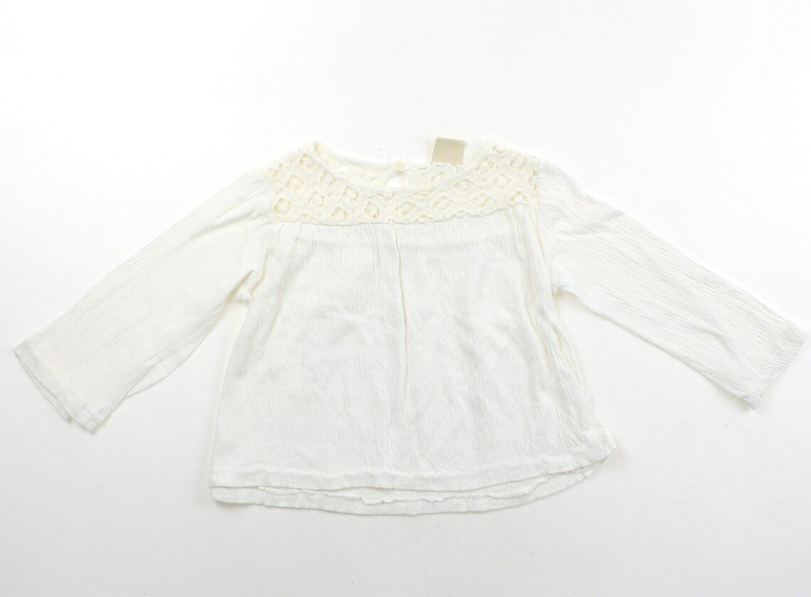 　ブランド 　ZARA(ザラ) 　カテゴリー 　Tシャツ・カットソー 　サイズ 　110サイズ 　色 　白 　状態 　★★★ 　記名 　なし 　ジャンル 　Girl 実際のサイズ表記は5/110cm。素材タグが切られています。全体に使用感はありますが、まだまだ普段着として活躍してくれそうです。シワ加工の様な素材感のカットソーです。 ＊【状態】【サイズ】に関しての詳しい説明はこちら