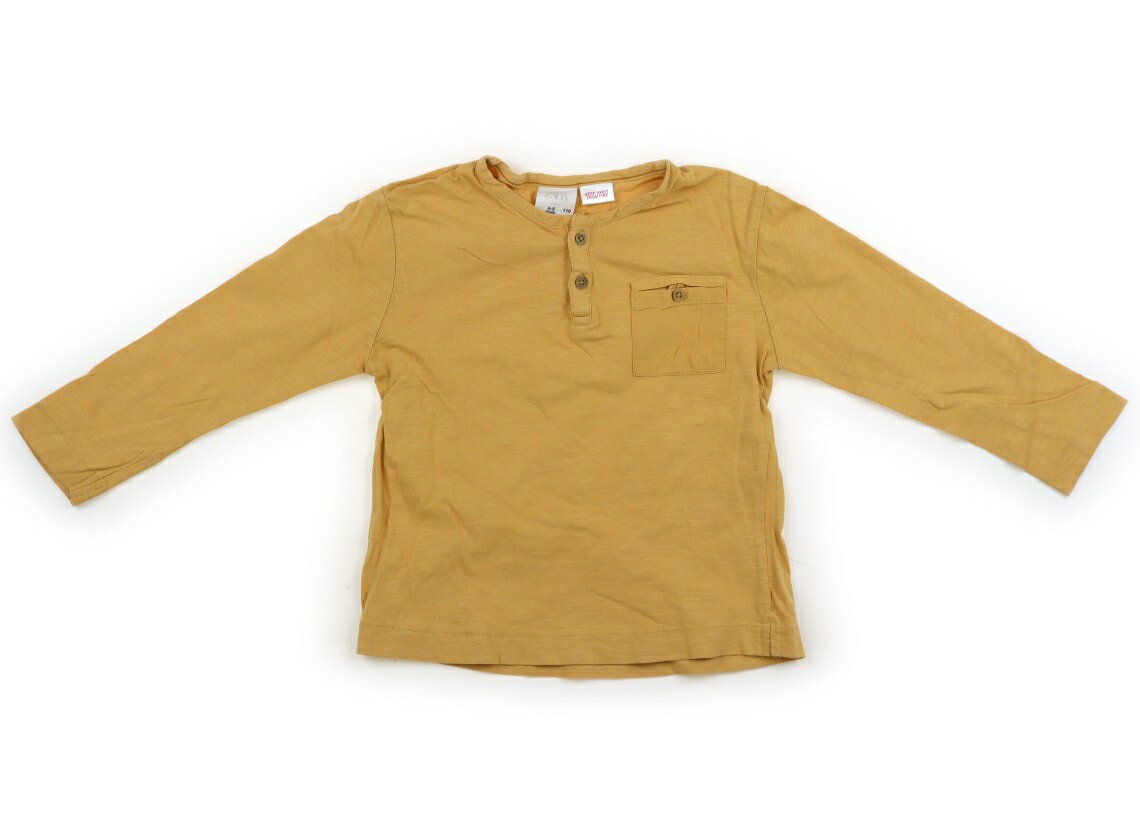 　ブランド 　ZARA(ザラ) 　カテゴリー 　Tシャツ・カットソー 　サイズ 　110サイズ 　色 　マスタードイエロー 　状態 　★★★ 　記名 　なし 　ジャンル 　Boy 素材タグが切られています。洗いざらし感がありますが、まだまだお使いいただけそうです。 ＊【状態】【サイズ】に関しての詳しい説明はこちら