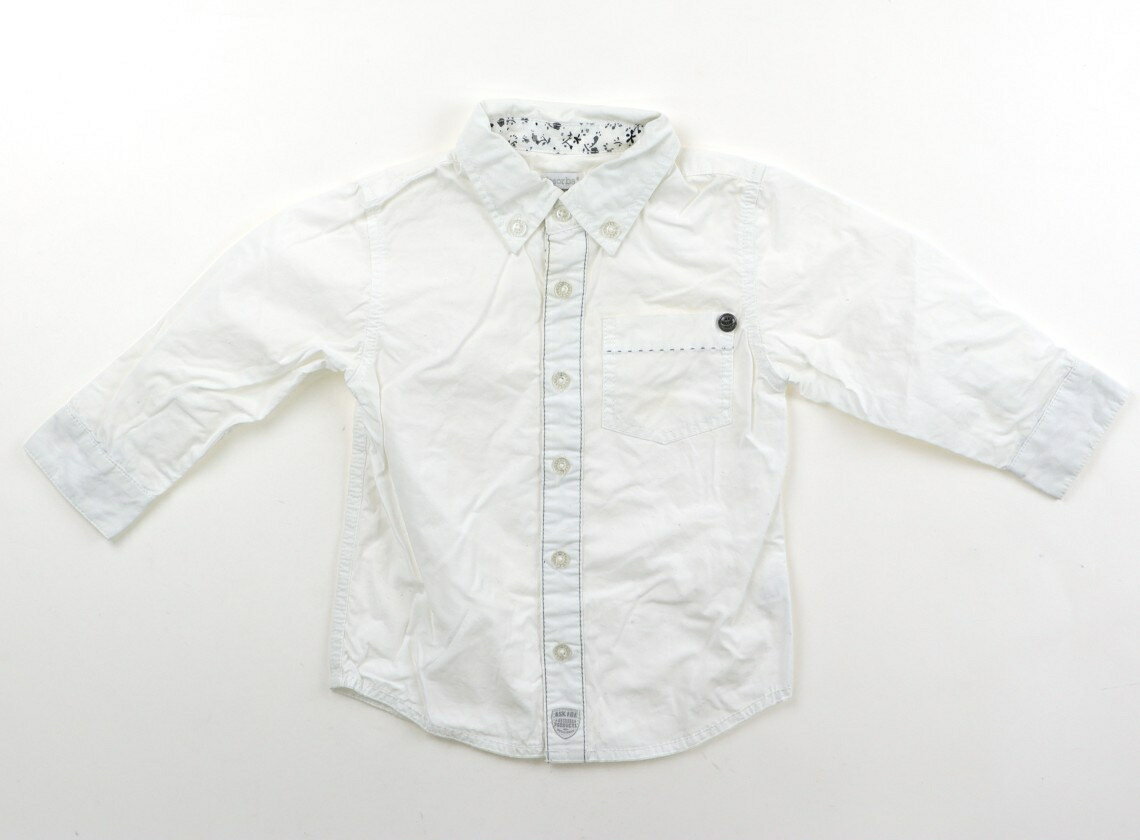 　ブランド 　Absorba(アブソーバ) 　カテゴリー 　シャツ・ブラウス 　サイズ 　80サイズ 　色 　ホワイト・グレー花柄 　状態 　★★（返品不可） 　記名 　なし 　ジャンル 　Girl コットンシャツ地。グレーのステッチが可愛いデザイン。胸ポケットに1cm程の黄色いシミがあります。まだお使いいただけそうです。 ＊【状態】【サイズ】に関しての詳しい説明はこちら