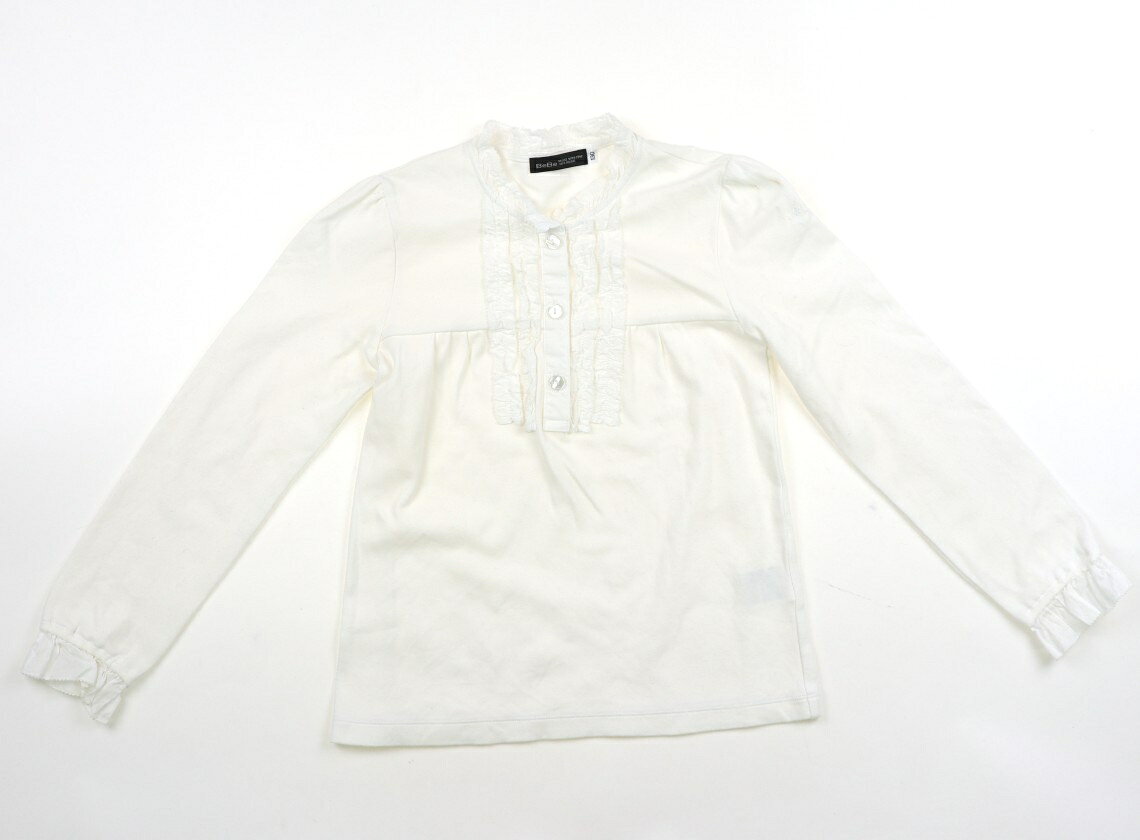 　ブランド 　BeBe(べべ) 　カテゴリー 　Tシャツ・カットソー 　サイズ 　130サイズ 　色 　ホワイト 　状態 　★★★ 　記名 　なし 　ジャンル 　Girl 袖口に薄茶色いシミがありますが、まだまだお使いいただけそうです。 ＊【状態】【サイズ】に関しての詳しい説明はこちら