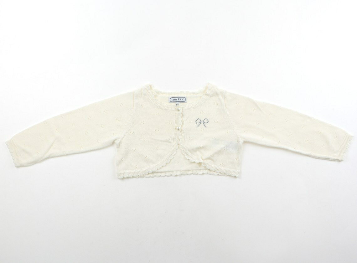 　ブランド 　anyFAM(エニィファム) 　カテゴリー 　カーディガン 　サイズ 　100サイズ 　色 　オフホワイト 　状態 　★★★ 　記名 　なし 　ジャンル 　Girl アクリル、コットンのニット。細かい毛玉がありますが、まだまだ普段着として活躍してくれそうです。 ＊【状態】【サイズ】に関しての詳しい説明はこちら