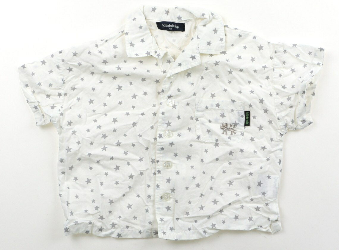 　ブランド 　kladskap(クレードスコープ) 　カテゴリー 　シャツ・ブラウス 　サイズ 　100サイズ 　色 　白、星柄 　状態 　★★★ 　記名 　なし 　ジャンル 　Boy 綿のシャツ地です。ややヨレはありますが、まだまだお使い頂けそうです。 ＊【状態】【サイズ】に関しての詳しい説明はこちら