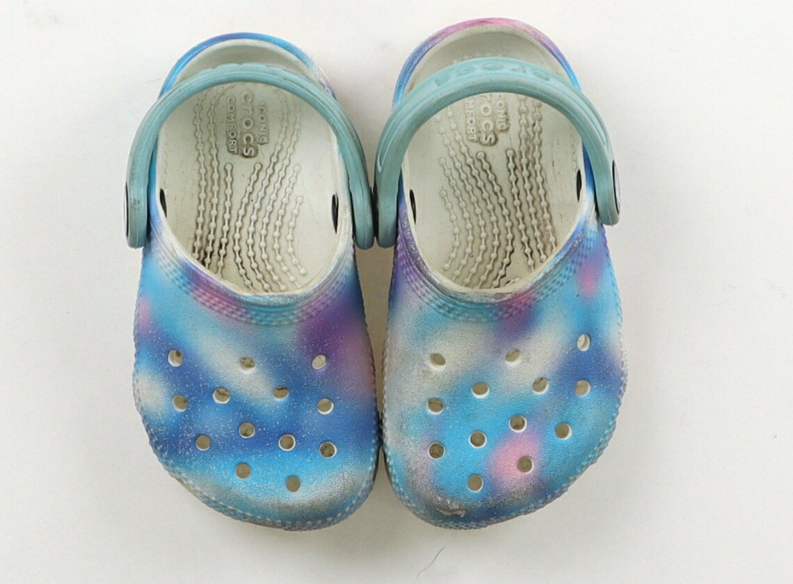 クロックス CROCS サンダル 靴14cm～ 女の子 水色、ピンク、紫 子供服 ベビー服 キッズ アウトレット ユーズド 【中古】キッズ・ベビー・マタニティ