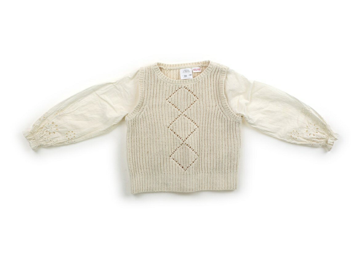 　ブランド 　ZARA(ザラ) 　カテゴリー 　Tシャツ・カットソー 　サイズ 　100サイズ 　色 　アイボリー 　状態 　★★（返品不可） 　記名 　なし 　ジャンル 　Girl 実際のサイズ表記は104cm。レイヤード風。ベストの下はインナーが必要です。袖に薄汚れや茶色い汚れが見受けられます。 ＊【状態】【サイズ】に関しての詳しい説明はこちら